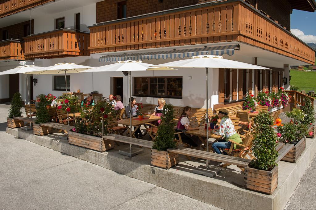 Gasthaus & Pension Alphorn ليش ام ارلبرغ المظهر الخارجي الصورة